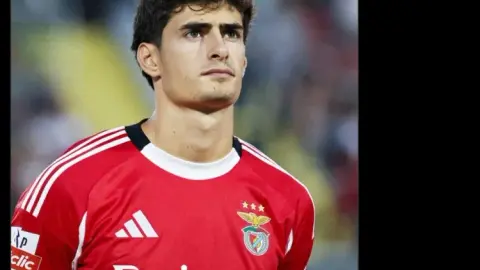 Antonio Silva không được chọn vào đội tuyển World Cup, Benfica đăng ảnh lên mạng xã hội ủng hộ cầu thủ
