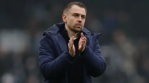 Khi bạn lên là -4! Southampton bị loại khỏi trận chung kết play-off thăng hạng và sẽ bắt đầu mùa giải tiếp theo với -4 điểm ở giải vô địch Anh