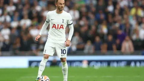 Thua Chelsea + cuộc chiến trụ hạng cuối cùng! Maddison: Phòng thay đồ Tottenham thất vọng, lẽ ra tối nay phải khác
