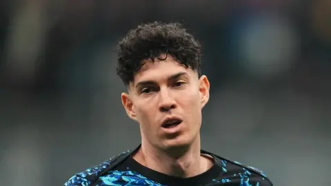 Mọi bài báo: Barcelona từ bỏ Bastoni vì các cầu thủ không muốn gây áp lực lên Inter Milan vì mức giá 70 triệu.