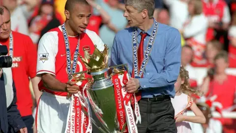 22 năm đã trôi qua! Danh hiệu Premier League gần nhất của Pháo thủ: 03/04 giành chức vô địch bất bại và Wenger dẫn dắt Chiếc giày vàng của Henry