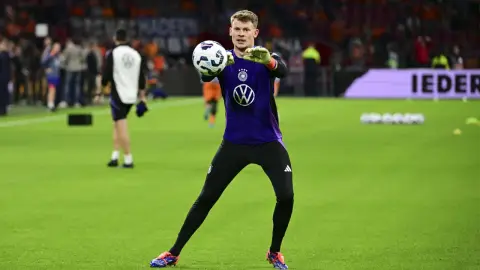 Tổng số tiền lương còn lại trong hợp đồng là 44 triệu! Bild: Bayern hy vọng đưa Nübel đến Premier League