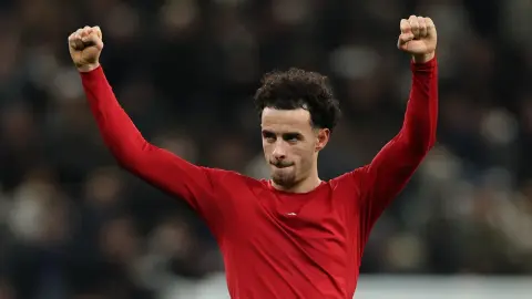 Phóng viên: Inter Milan đồng ý để Frattesi ra đi và tiến gần hơn tới việc ký hợp đồng với tiền vệ Jones của Liverpool