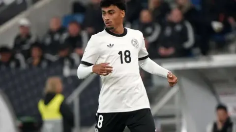 Phóng viên: Hậu vệ Nathaniel Brown của Frankfurt sẽ được chọn vào đội tuyển Đức dự World Cup