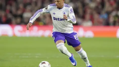 Bild: Dortmund khó có thể ký hợp đồng với Sancho lần nữa, người đã thức khuya chơi game và đến muộn khi thi đấu