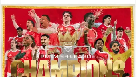 ĐT Anh chính thức gửi poster vô địch của Arsenal: Chúc mừng các thành viên người Anh đã cùng đội bóng giành chức vô địch!