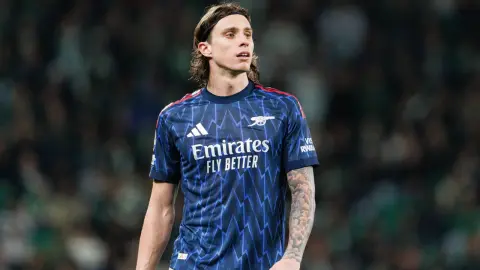 Rất hiếm! Calafio là cầu thủ Italy thứ 5 vô địch Premier League