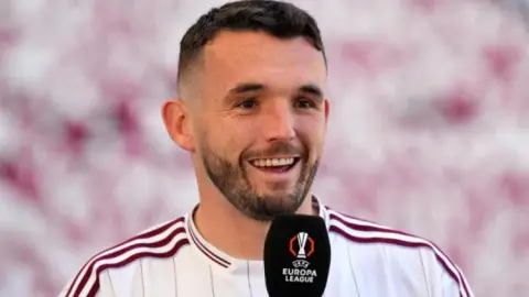 McGinn: Sẽ dành cho Freiburg sự tôn trọng cao nhất và giành cúp châu Âu cho Villa sau 44 năm