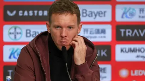 Falke: Nashuai và Neuer đã lâu không liên lạc nhưng đồng đội Bayern hết sức khuyến khích anh trở lại