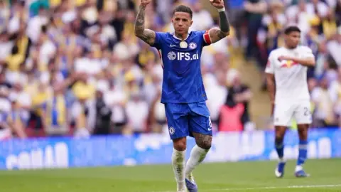 Enzo đã ghi 10 bàn ở Premier League mùa này, nhiều hơn tổng số bàn anh ghi được ở 3 mùa giải trước.