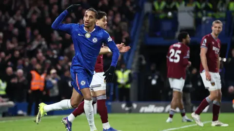 ESPN: Barcelona đã từ bỏ việc chiêu mộ Bastoni, tiền đạo này quan tâm đến việc ký hợp đồng với Joao Pedro/Little Spider