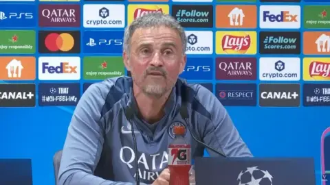 Enrique: Arsenal là đội không bóng hay nhất thế giới Bóng đá đang phát triển theo hướng làm suy yếu khả năng kiểm soát bóng.