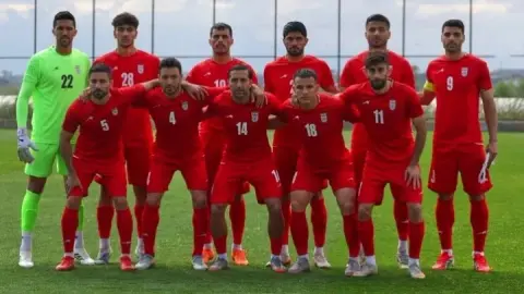 Phóng viên: Đội tuyển quốc gia Iran hiện đang ở Türkiye và cho đến nay vẫn chưa có ai xin được thị thực Hoa Kỳ.