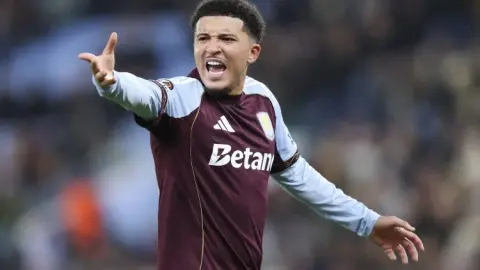 Thu thập ba chức vô địch châu Âu trong gần ba năm! Sancho đã giành chức vô địch UEFA Champions League và Europa League trong 2 năm qua
