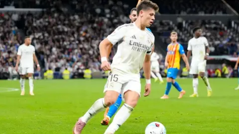 Marca: Guler đã tham gia một số buổi tập chung với Real Madrid, nhưng câu lạc bộ sẽ không để anh ấy mạo hiểm trở lại