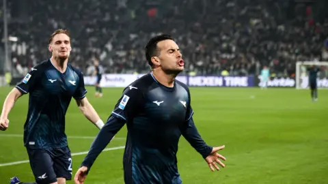 Saber! Cựu binh 38 tuổi Pedro chia tay Lazio: Chuyện đến đây kết thúc, chúc mọi người may mắn