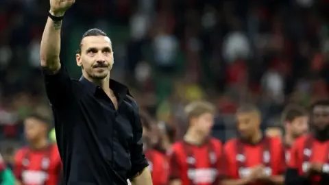Phóng viên: Ibrahimovic muốn làm thần Milan nhưng hè này lại sang Mỹ bình luận về World Cup + kỳ nghỉ
