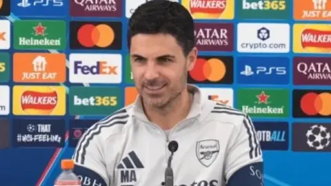 Arteta: Tôi đã hơn một lần tự hỏi mình liệu mình có đủ tiêu chuẩn hay không và tôi hy vọng rằng nhà vô địch kép sẽ diễu hành và ăn mừng một lần nữa