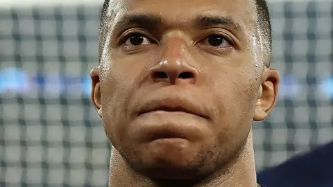 Đồng đội cũ! Kimpembe: Tôi luôn nói với anh ấy rằng tôi cảm thấy rất mệt khi anh ấy không chạy