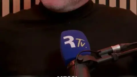 Rooney: Tôi nghĩ Messi giỏi hơn Ronaldo Tôi hiểu những người ngưỡng mộ Ronaldo, nhưng khi nhắc đến kỹ thuật rê bóng và quan sát, tôi chọn Messi.