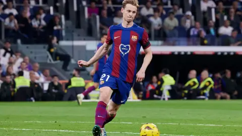 De Jong: Tôi chưa bao giờ xung đột với Xavi. Anh ấy có bị chỉ trích vì rê bóng quá nhiều không? Điều này phụ thuộc vào tình hình