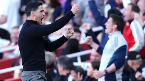 Phóng viên: FA nên dời trận Crystal Palace vs Arsenal sang thứ Bảy, vì cả hai đội sẽ đá chung kết cúp châu Âu