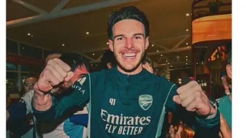 Mục tiêu là vô địch Champions League! MXH Arsenal đăng ảnh ăn mừng Rice: Chưa hết đâu