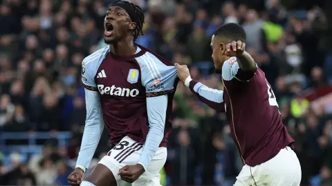 Sau khi vô địch Europa League cùng Villa, Abraham trở thành tay vợt thứ hai giành được Grand Slam châu Âu.