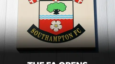 Thiệt hại có thể vượt quá 200 triệu! The Saints vắng mặt trận chung kết play-off vì quay lén, phí phát sóng cuối Premier League vượt 100 triệu