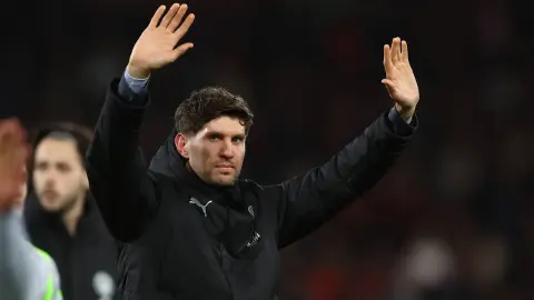 Romano: Stones đã được giới thiệu tới Bayern và nhiều đội bóng khác và được coi là cơ hội tốt miễn thị thực