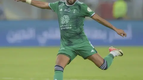 Mahrez: Ban đầu tôi muốn ở lại Pháp và chơi bóng nhưng sự chân thành của Leicester City đã khiến tôi ấn tượng