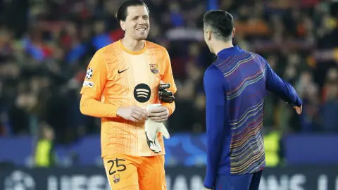 Mọi bài viết: Sau khi Lewandowski ra đi, vai trò của Szczesny trong phòng thay đồ Barcelona trở nên quan trọng hơn