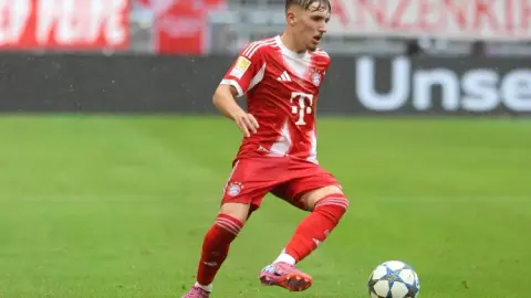 Cựu HLV Stuttgart: Tôi từng có cơ hội ký hợp đồng với Karl nhưng anh ấy đã chọn Bayern. Nashuai có thể dẫn dắt đội tuyển Đức tốt