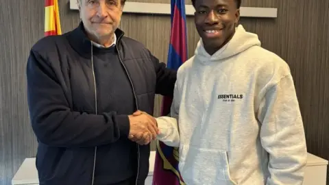 Mọi người: Cầu thủ trẻ 16 tuổi Tongkara của Barcelona dự kiến ​​sẽ được chọn vào danh sách tập luyện trước mùa giải của đội một