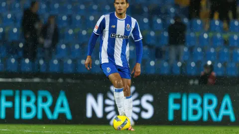 Thiago Silva rời Porto ở tuổi 41, Milan và Chelsea đều được nhắc tới