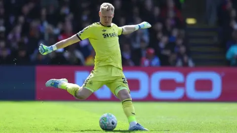 Bài viết: Ramsdale rời Newcastle cuối mùa, trở lại Southampton