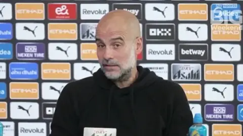 Guardiola: Lời chúc phúc hôm qua của Sir Alex Ferguson là một trong những lời khen lớn nhất, với giọng Scotland đậm chất Scotland
