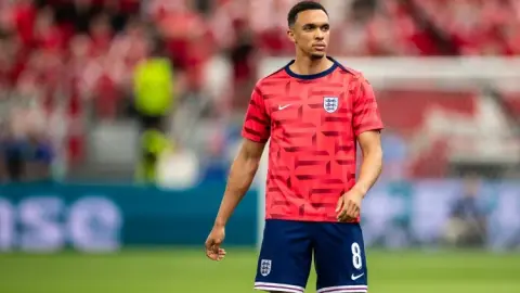 Shearer: Ngay cả khi Alexander-Arnold không được đá chính, Tuchel vẫn nên đưa anh ấy đến World Cup