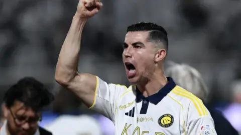 🏆Cuối cùng giành chức vô địch! Cristiano Ronaldo lần đầu tiên vô địch giải VĐQG Ả Rập Saudi và giành chức vô địch lớn đầu tiên sau 3 năm rưỡi kể từ khi gia nhập.