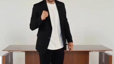 Chính thức: Podolski mua lại cổ phần của Shakhtar Zabrze 86% và trở thành chủ sở hữu mới của câu lạc bộ