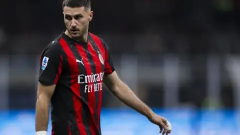 Jimenez có 0 bàn và 0 kiến ​​tạo trong 890 phút, trở thành tiền đạo tệ nhất Milan trong 16 năm qua. Matri cũng ghi được 1 bàn thắng.