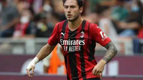 Calabria: Nếu Maldini ở đây, tôi đã ở lại Milan. Leo là tốt nhất trên thế giới