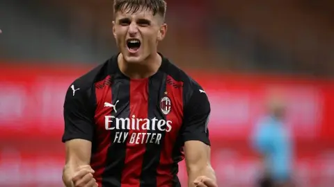 Theo dõi đội bóng: Milan hoàn tất 3 thương vụ mua lại, thu về 30 triệu euro thu nhập chuyển nhượng