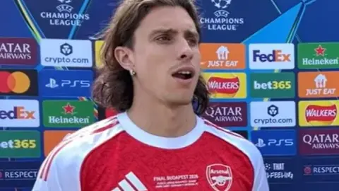 Calafioli: Lập thành tích lịch sử khi vô địch Ngoại hạng Anh và mơ vô địch chung kết Champions League