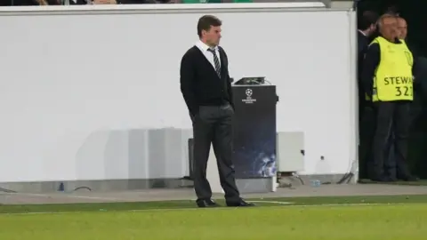 Vàng đen nói về vòng 1 Play-off Wolfsburg 0-0 Đội hạng nhì Đức: Chúng tôi chơi quá thô bạo ở khu vực tấn công thứ ba