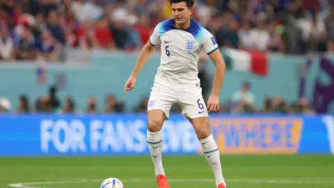 Phóng viên: Maguire đe dọa hơn ở những tình huống cố định. Sẽ thật khó hiểu khi chọn Dan Byrne.