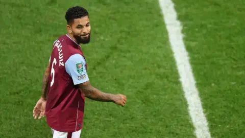 Theo đồng đội: Douglas Luiz thiếu chuyên nghiệp trầm trọng, không có cơ hội ở lại Juventus