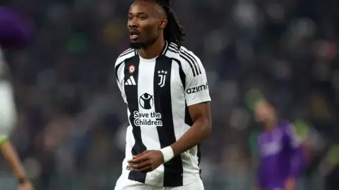 Sky Italy đưa tin Juventus chấn thương: Thuram tiếp tục tập luyện một mình, Kabal và Milik cùng trở lại tập luyện
