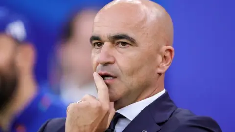 HLV Roberto Martinez giải thích vì sao chọn Tomas Araujo thay Antonio Silva