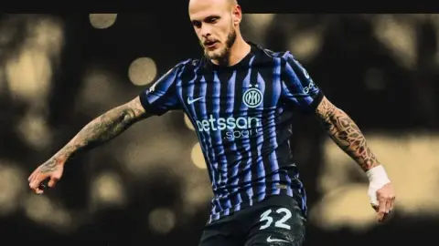Sân 46 Bóng 7 Trợ giúp 18! Di Marco được chọn là Cầu thủ xuất sắc nhất mùa giải Serie A của TA